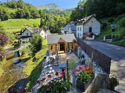 Charming Turn-key Property and Mountain Chalet with Jacuzzi in a Beautiful Pyrenean Valley 
